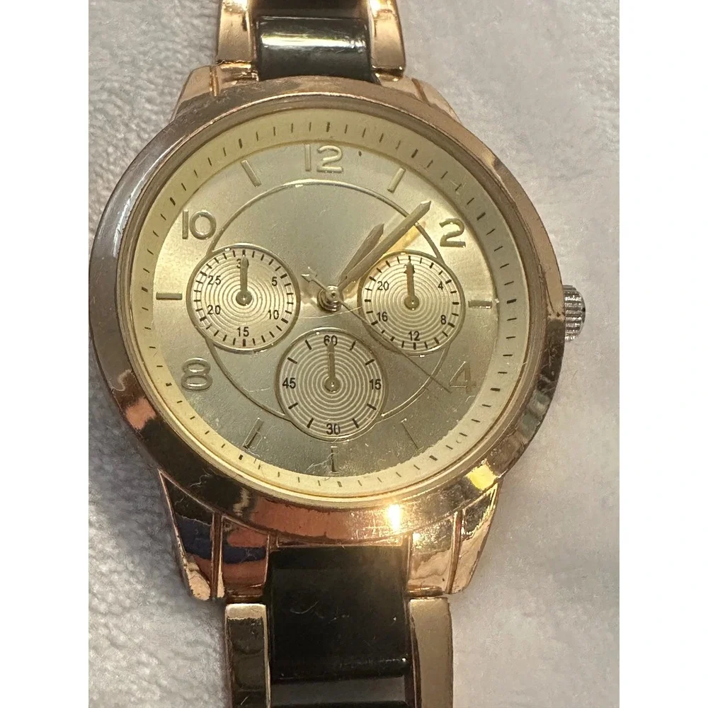 Gold Tone‎ and Black Bracelet Women's Fashion Watch Stainless Steel Back